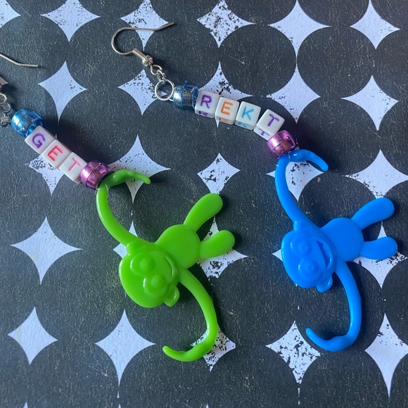 Barrel of Monkeys Dangling Earrings - Picture 2 of 3